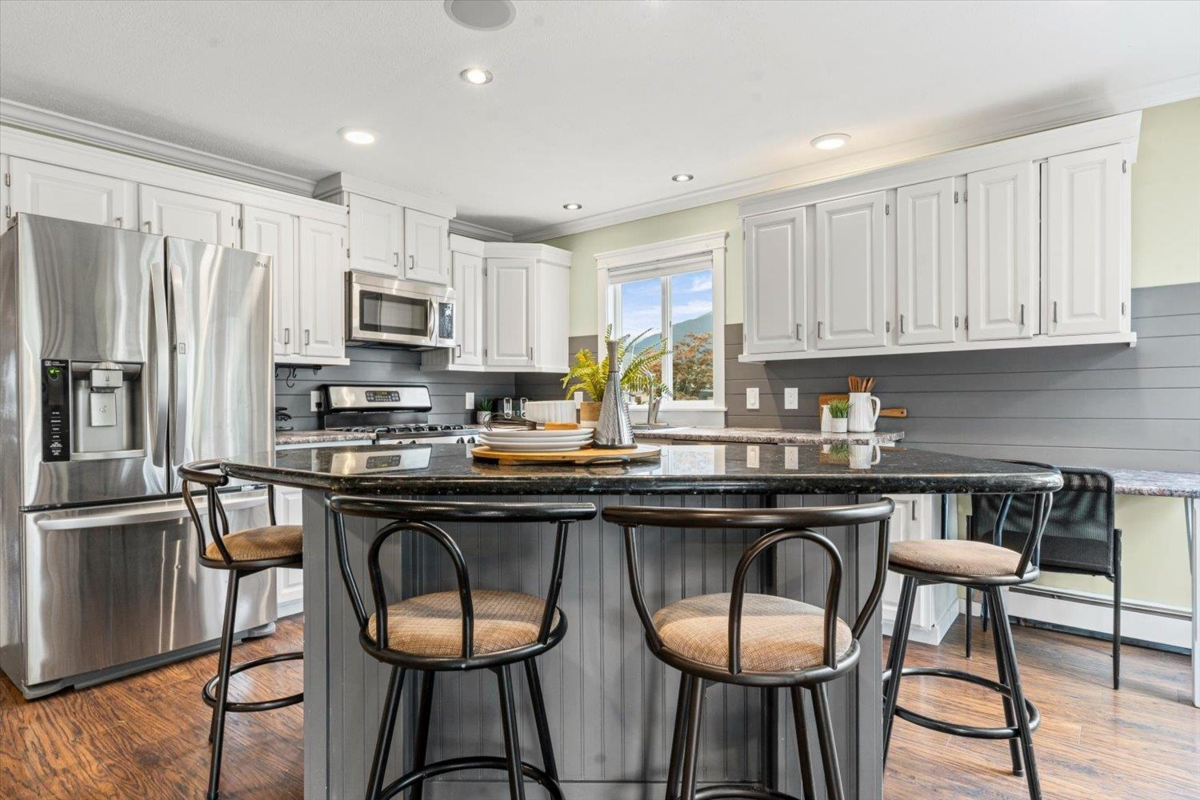 Primary Bedroom Photo of 5855 Carter Road, Chilliwack, BC