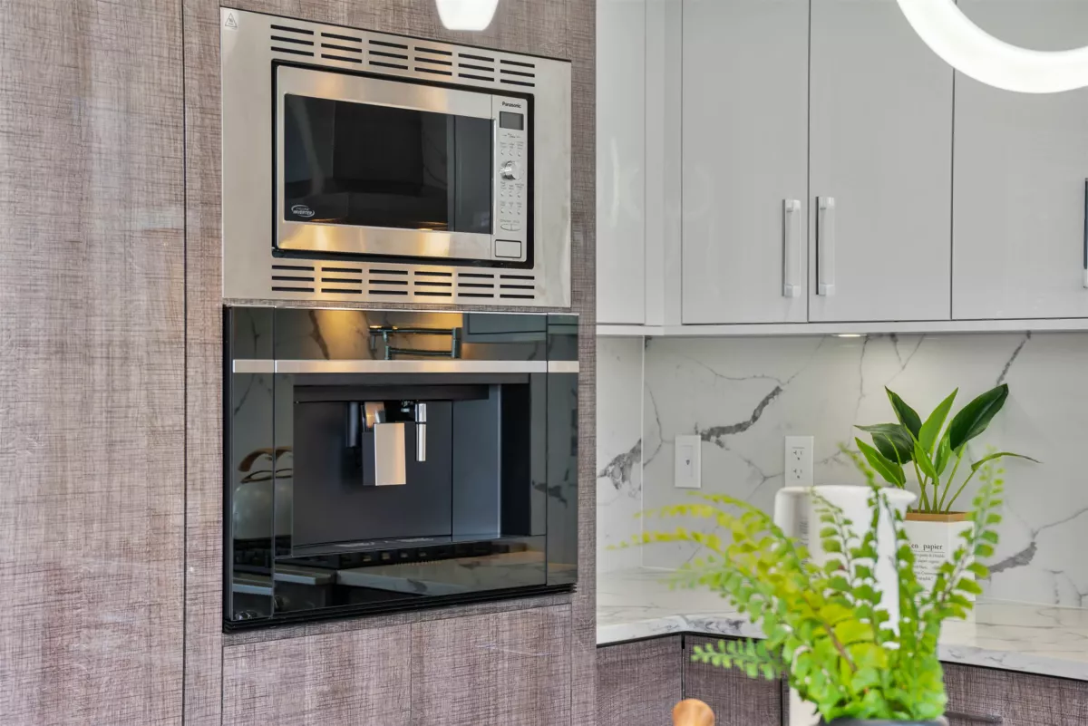 Hot Tub / Spa Photo of 3615 Yale Street, Vancouver, BC