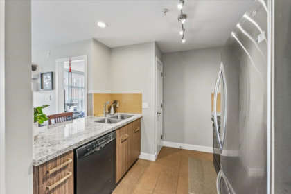 409 3255 Smith Avenue, Burnaby, BC, Burnaby — Apartment/Condo for sale