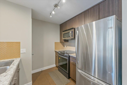 409 3255 Smith Avenue, Burnaby, BC, Burnaby — Apartment/Condo for sale