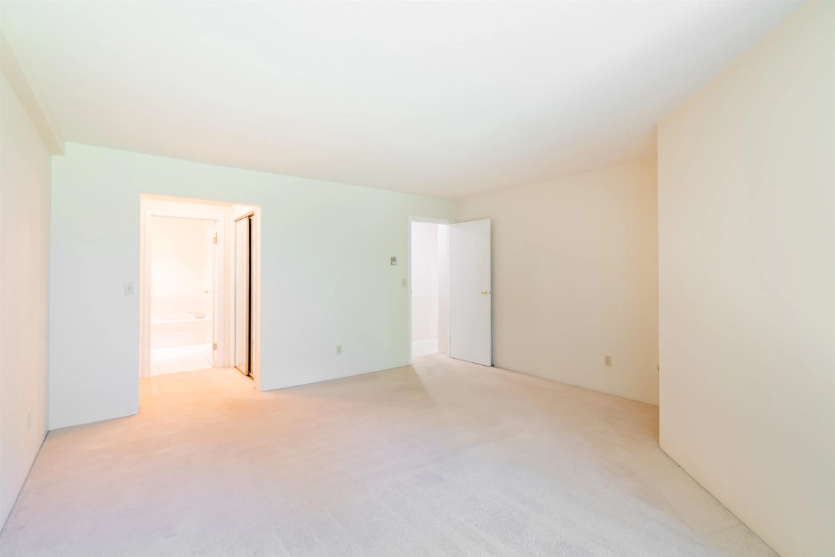 Hallway Photo of 107 22515 116 Avenue, Maple Ridge, BC