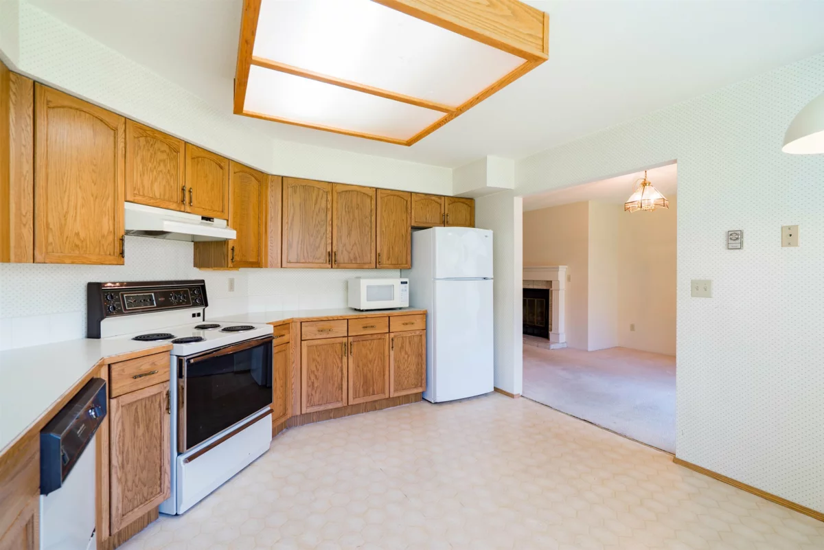 Kitchen Island Photo of 107 22515 116 Avenue, Maple Ridge, BC