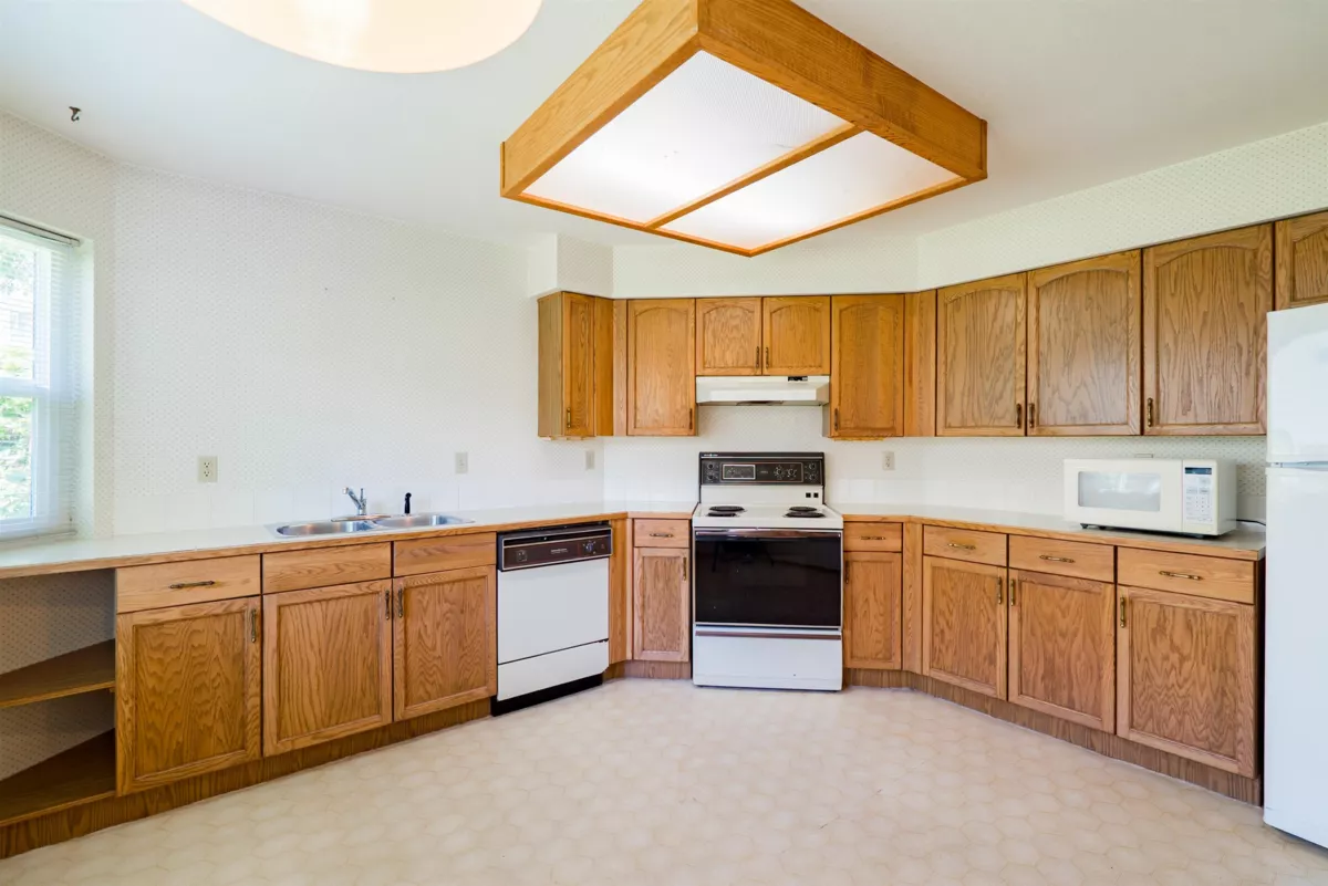 Kitchen Photo of 107 22515 116 Avenue, Maple Ridge, BC