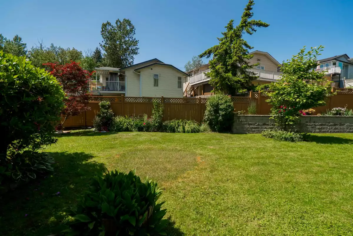 Swimming Pool Photo of 107 22515 116 Avenue, Maple Ridge, BC