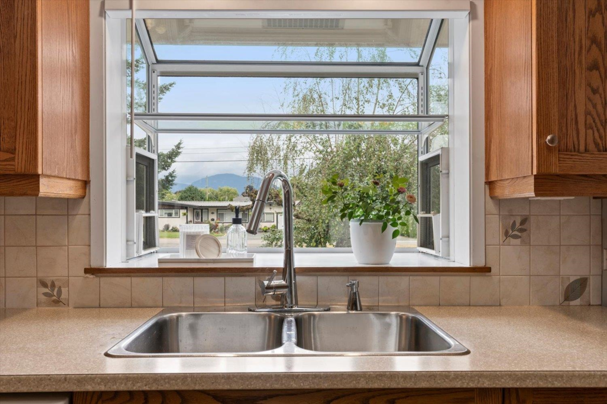 Bedroom 3 Photo of 7454 Leary Crescent, Chilliwack, BC