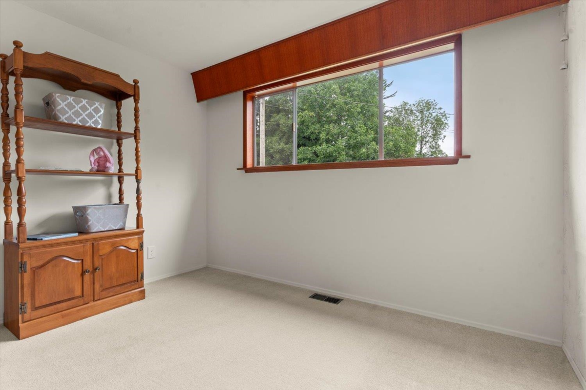 Entry Foyer Photo of 7454 Leary Crescent, Chilliwack, BC
