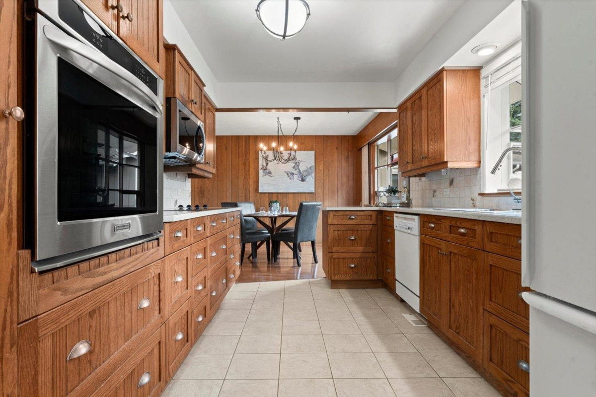 Walk-In Closet Photo of 7454 Leary Crescent, Chilliwack, BC