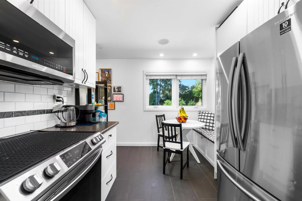 Entry Foyer Photo of 1706 Glendale Avenue, Coquitlam, BC