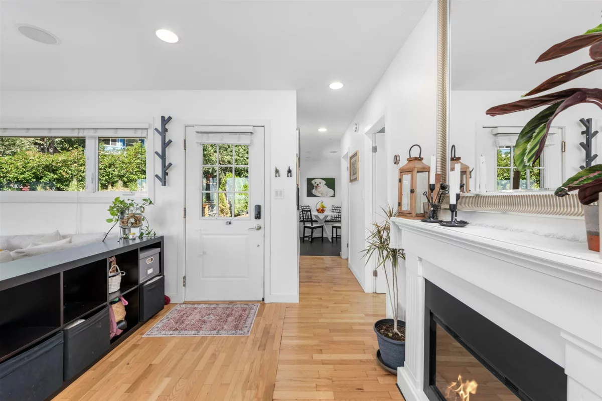 Guest Bathroom Photo of 1706 Glendale Avenue, Coquitlam, BC