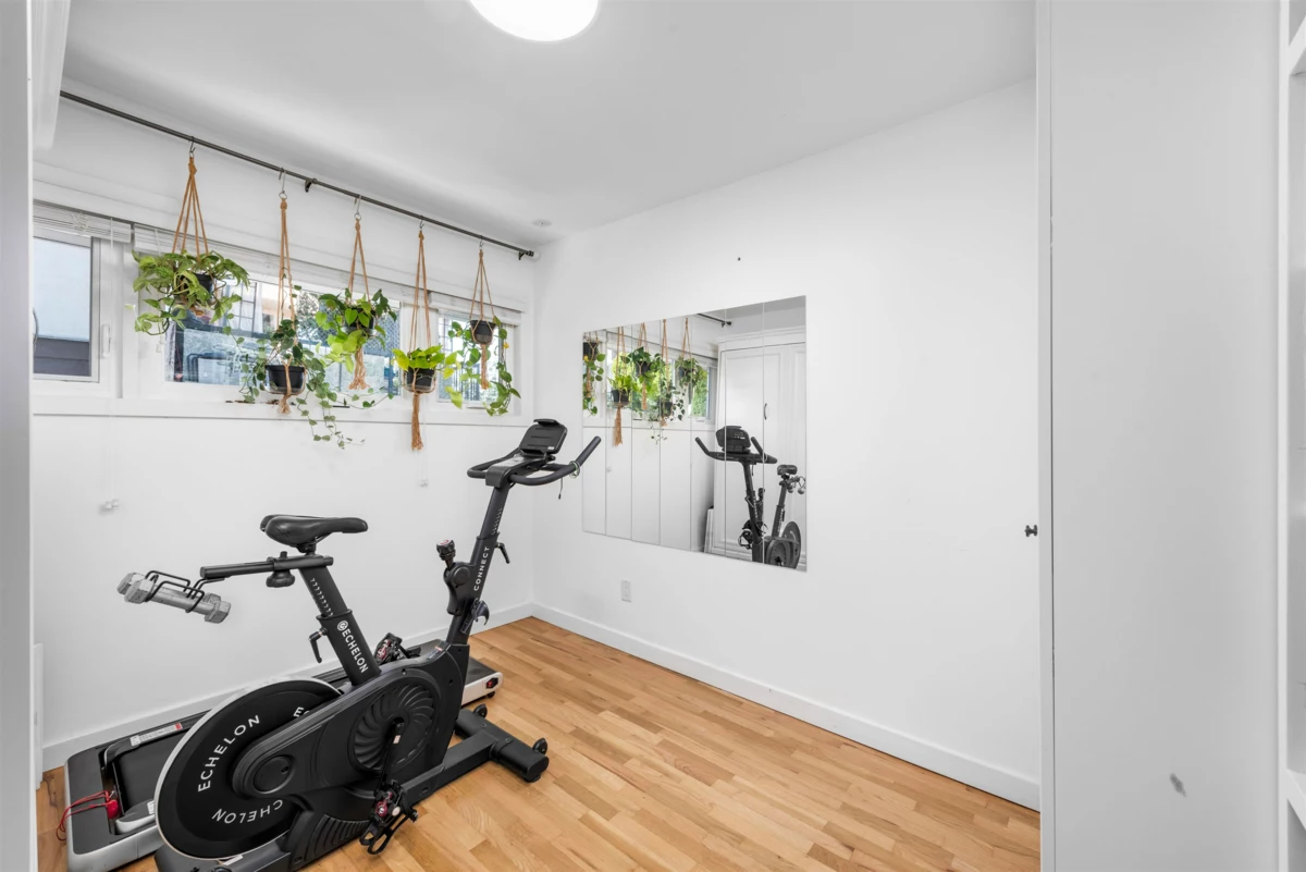 Hallway Photo of 1706 Glendale Avenue, Coquitlam, BC