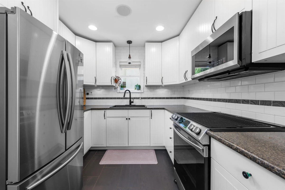 Mudroom Photo of 1706 Glendale Avenue, Coquitlam, BC
