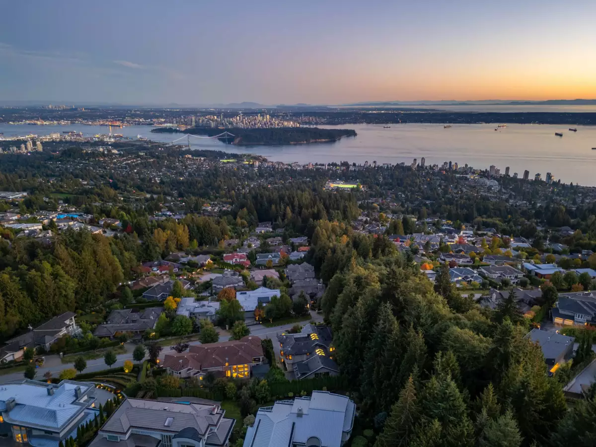 Fitness Center Photo Near 2673 Finch Hill, West Vancouver, BC