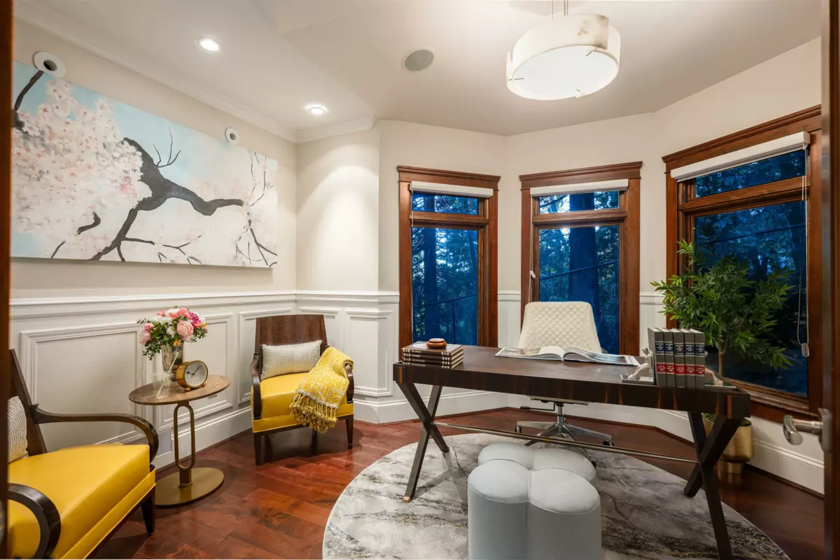 Hallway Photo of 2673 Finch Hill, West Vancouver, BC