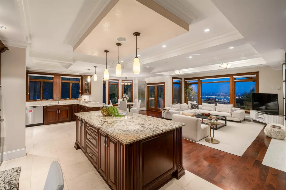 Kitchen Island Photo of 2673 Finch Hill, West Vancouver, BC