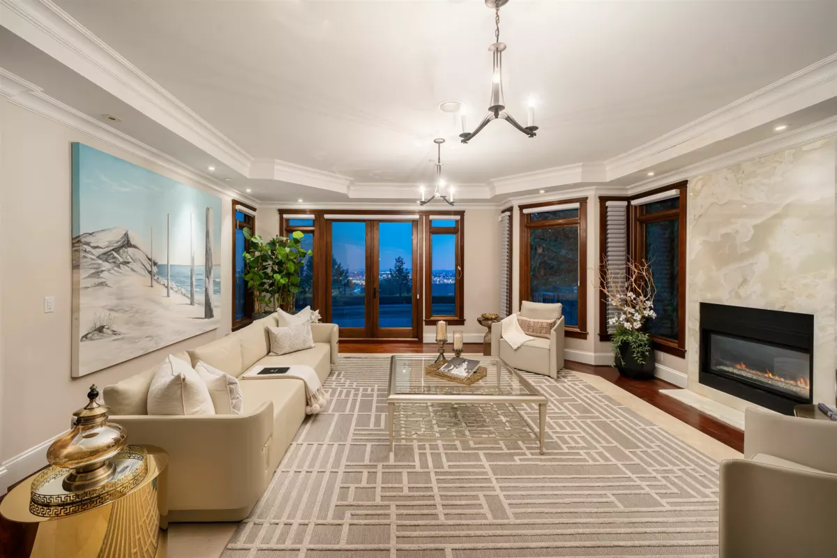 Living Room Photo of 2673 Finch Hill, West Vancouver, BC