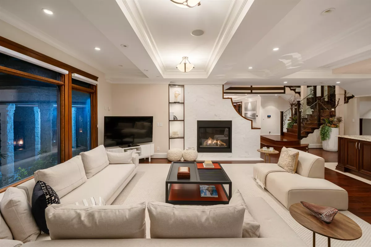 Walk-In Closet Photo of 2673 Finch Hill, West Vancouver, BC