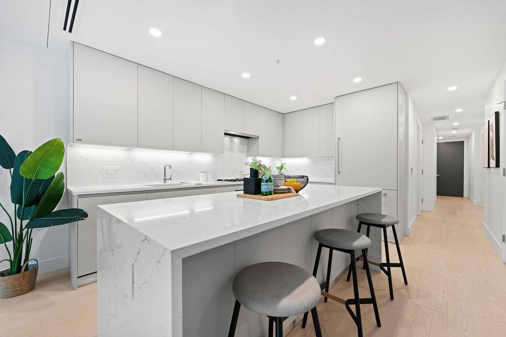 Backyard Photo of 202 1331 Marine Drive, West Vancouver, BC