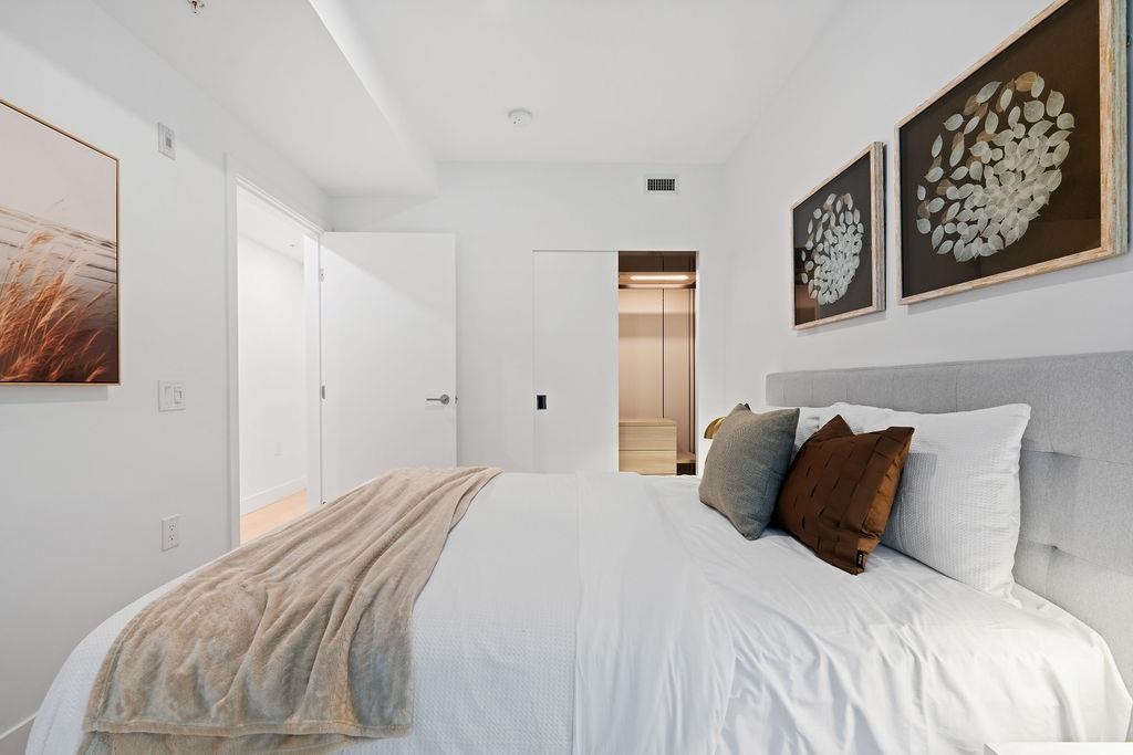 Entry Foyer Photo of 202 1331 Marine Drive, West Vancouver, BC