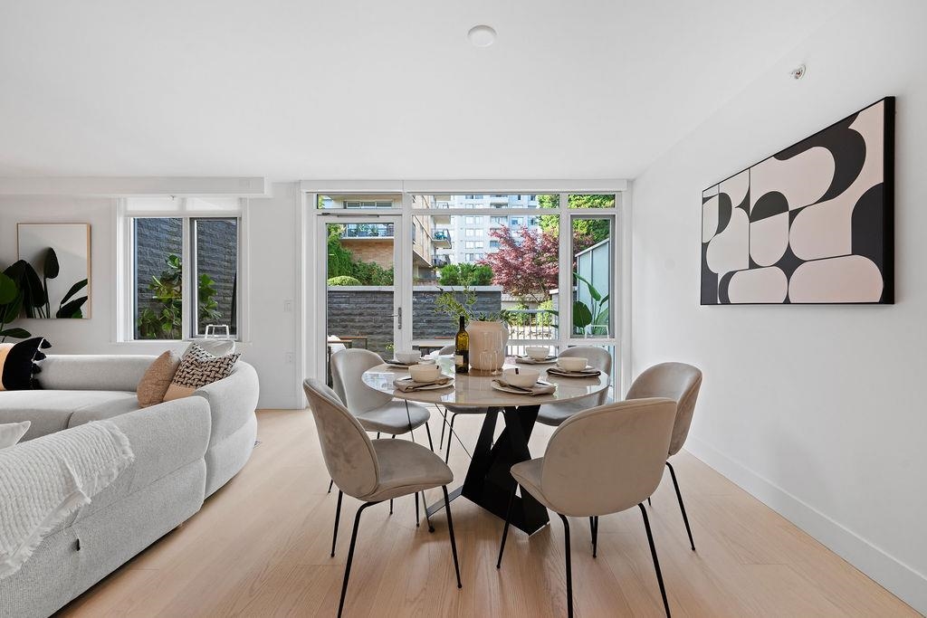 Garden / Landscaping Photo of 202 1331 Marine Drive, West Vancouver, BC