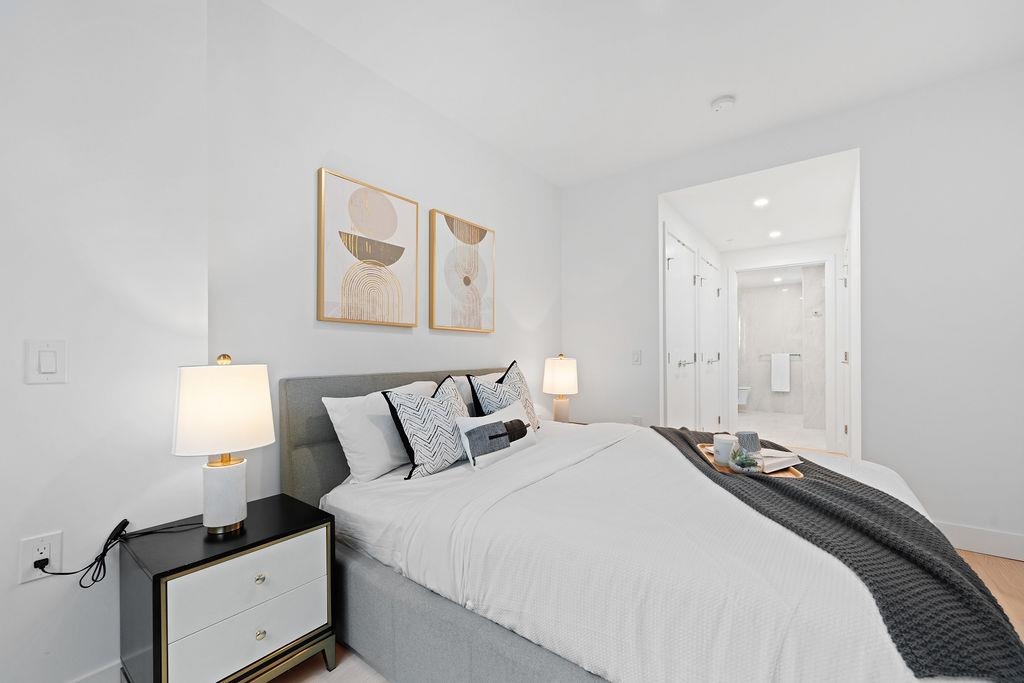 Guest Bathroom Photo of 202 1331 Marine Drive, West Vancouver, BC