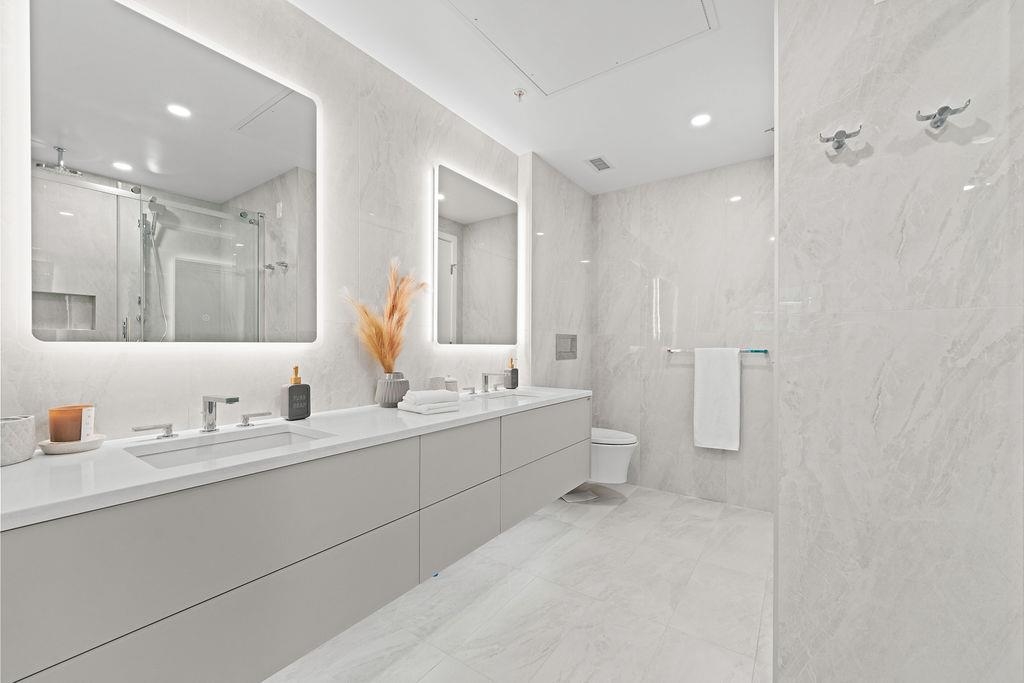 Kitchen Island Photo of 202 1331 Marine Drive, West Vancouver, BC