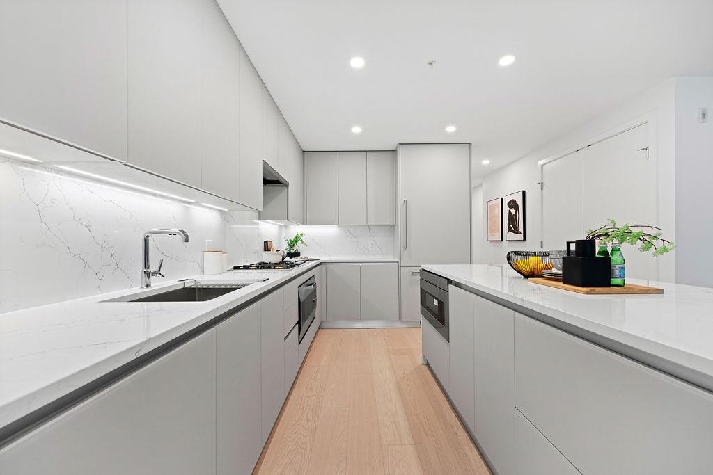 Kitchen Photo of 202 1331 Marine Drive, West Vancouver, BC