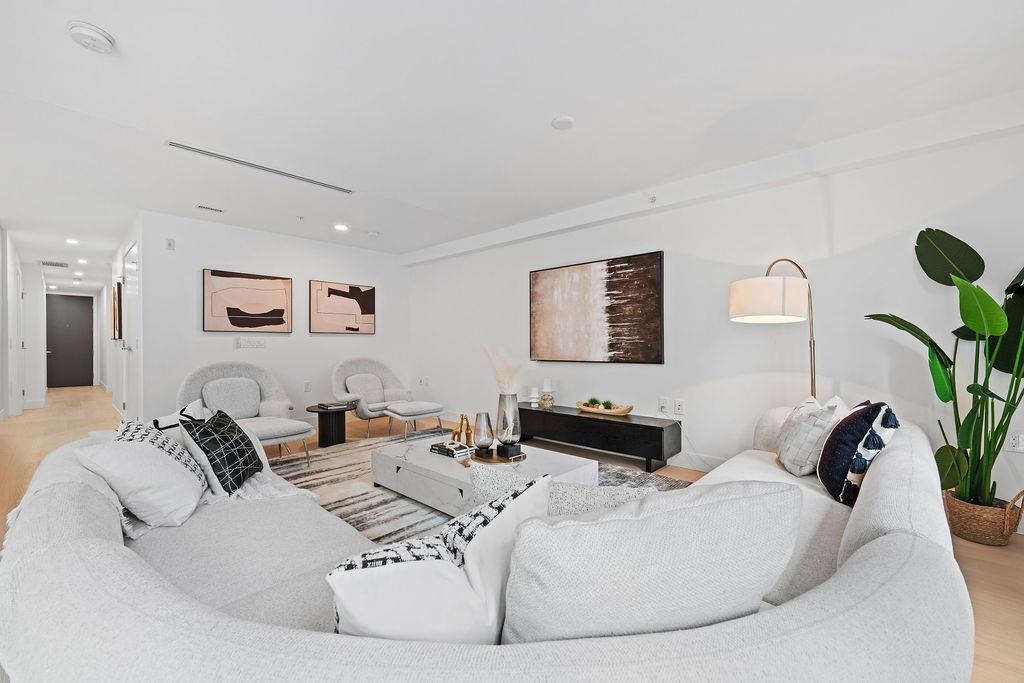 Outdoor Kitchen Photo of 202 1331 Marine Drive, West Vancouver, BC