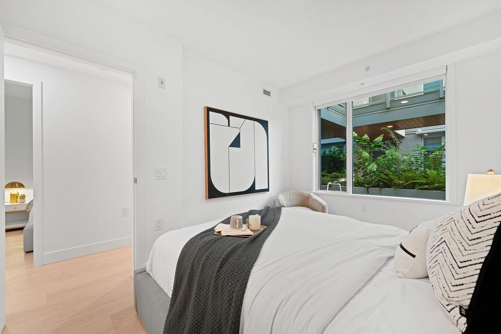 Primary Bathroom Photo of 202 1331 Marine Drive, West Vancouver, BC