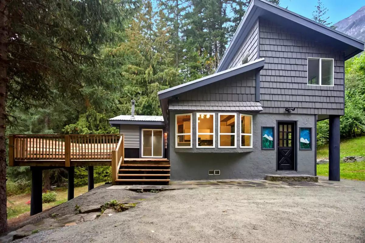 Living Room Photo of 9257 Pemberton Portage Road, Pemberton, BC