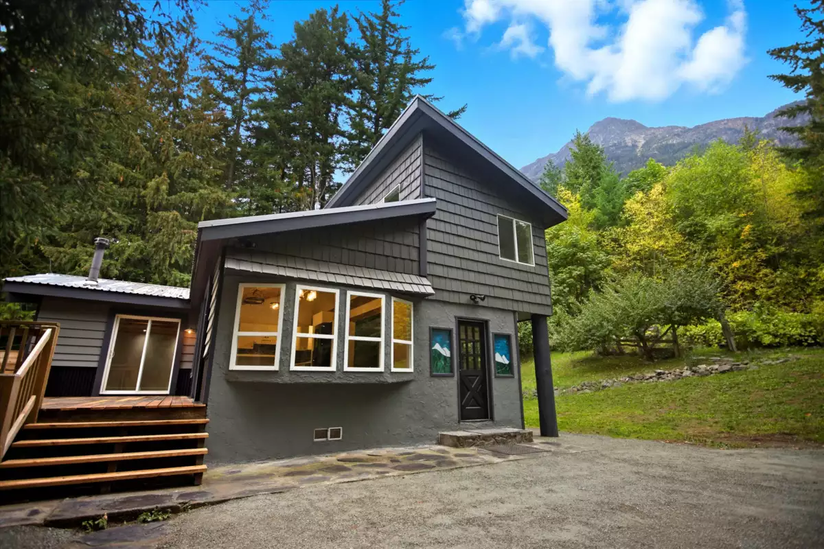 Outdoor Deck Photo of 9257 Pemberton Portage Road, Pemberton, BC