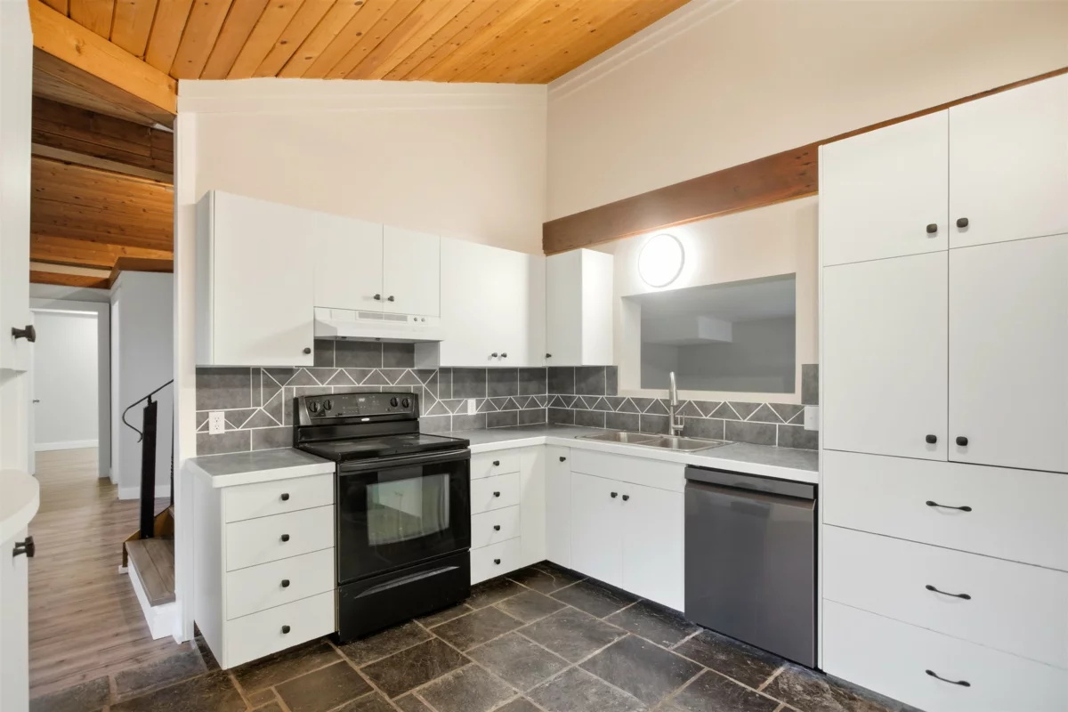 Primary Bathroom Photo of 9257 Pemberton Portage Road, Pemberton, BC