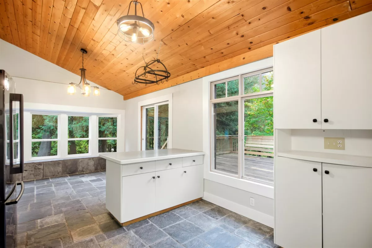 Walk-In Closet Photo of 9257 Pemberton Portage Road, Pemberton, BC