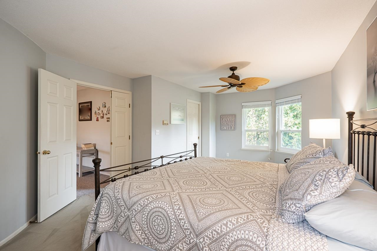 Basement Recreation Room Photo of 12432 20 Avenue, Surrey, BC