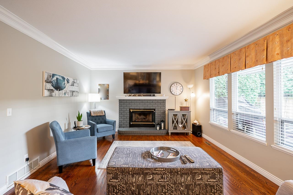 Breakfast Nook Photo of 12432 20 Avenue, Surrey, BC