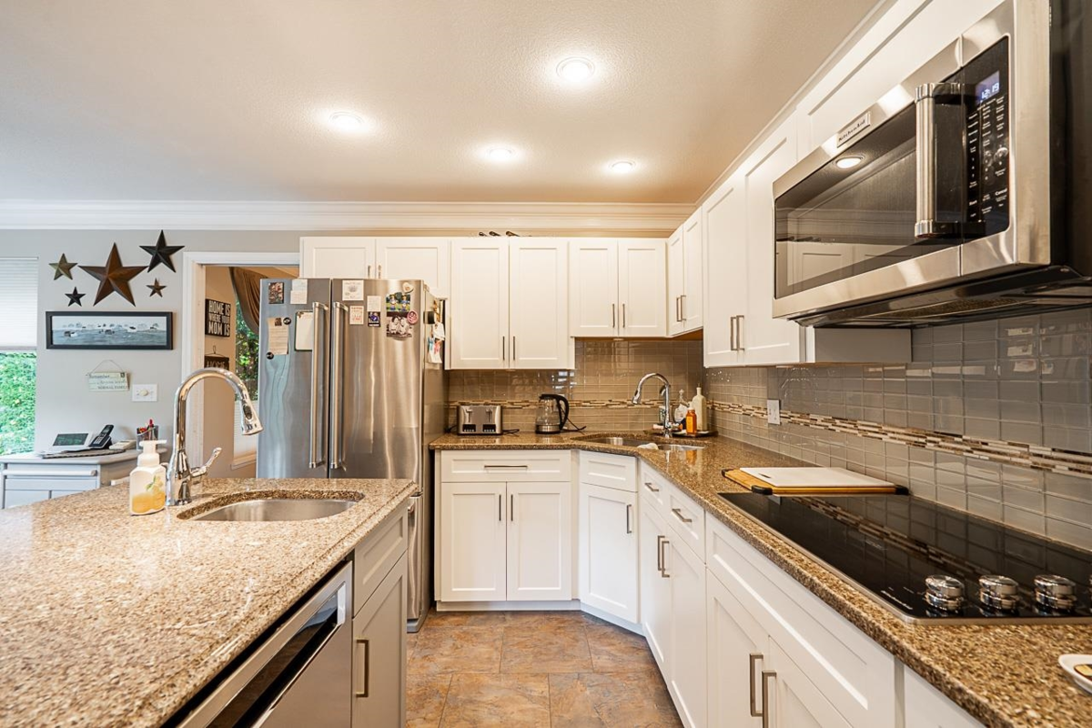 Dining Area Photo of 12432 20 Avenue, Surrey, BC