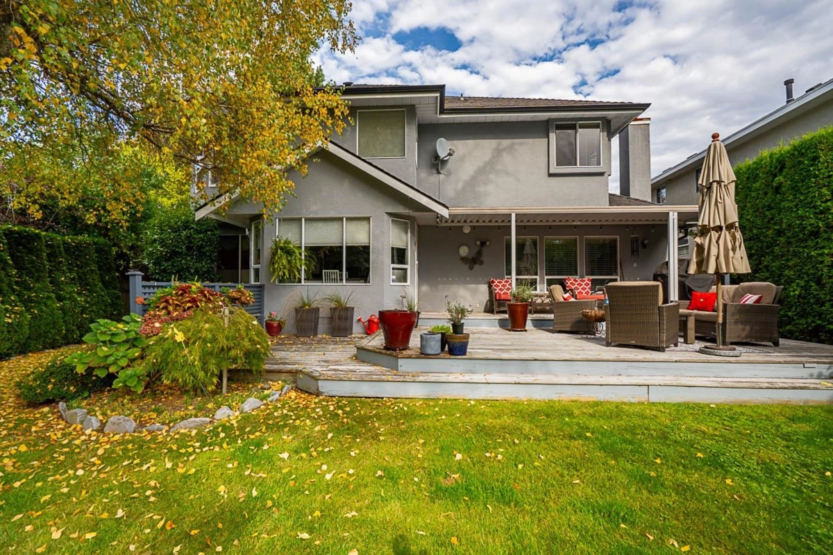 Living Room Photo of 12432 20 Avenue, Surrey, BC