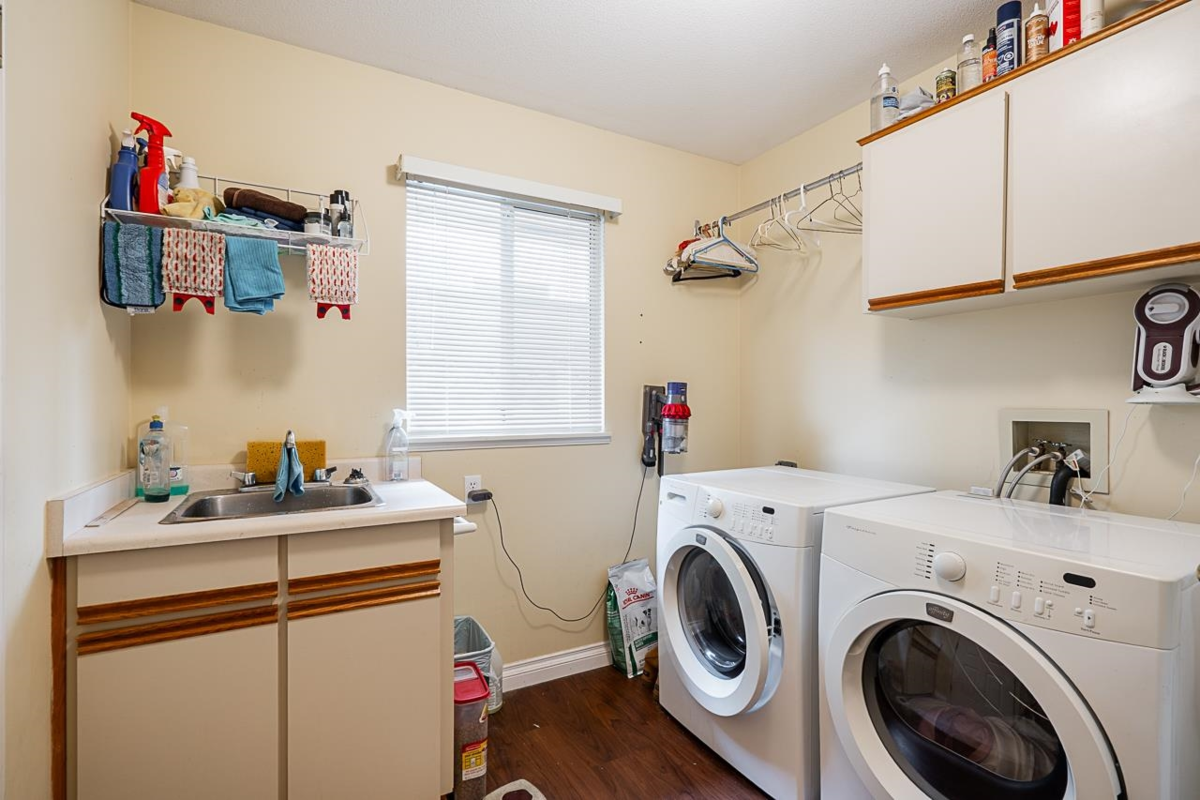 Powder Room Photo of 12432 20 Avenue, Surrey, BC