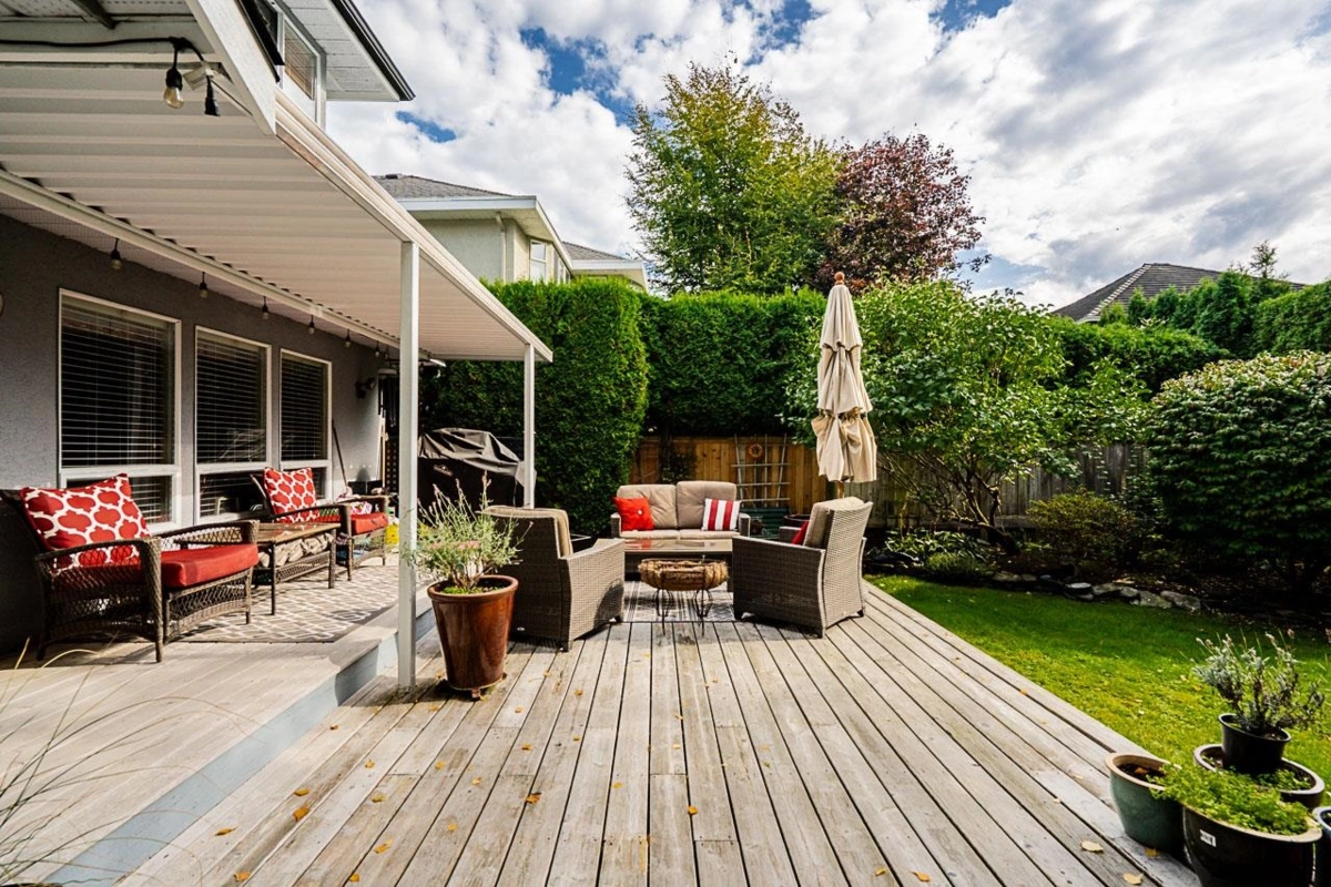 Swimming Pool Photo of 12432 20 Avenue, Surrey, BC