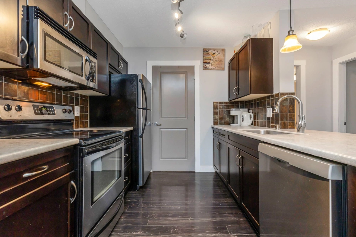 Kitchen Island Photo of 305 2038 Sandalwood Crescent, Abbotsford, BC