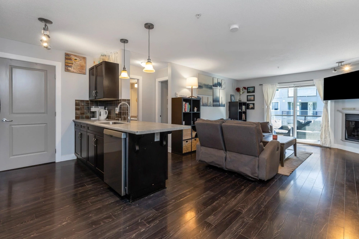 Walk-In Closet Photo of 305 2038 Sandalwood Crescent, Abbotsford, BC