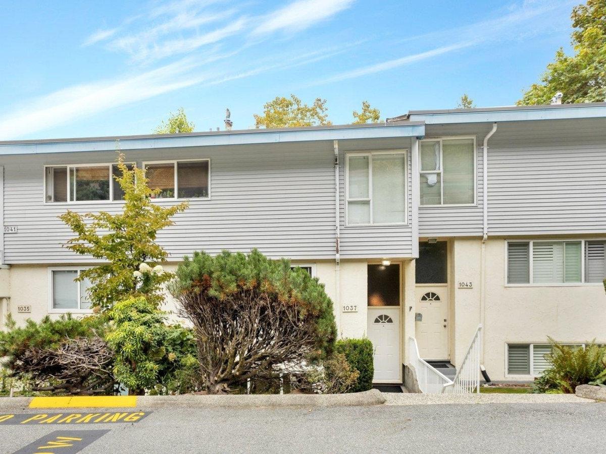 Basement Recreation Room Photo of 1037 Cecile Drive, Port Moody, BC