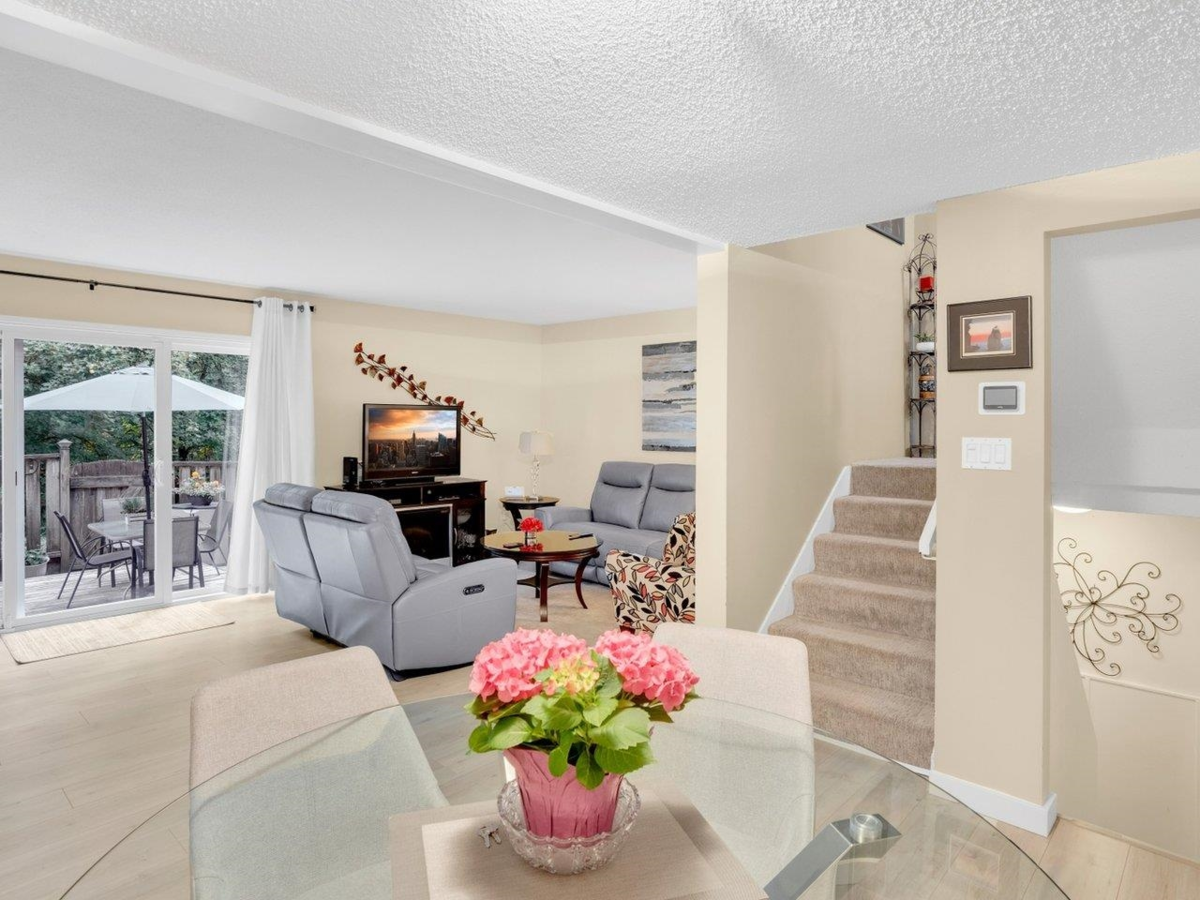 Kitchen Photo of 1037 Cecile Drive, Port Moody, BC