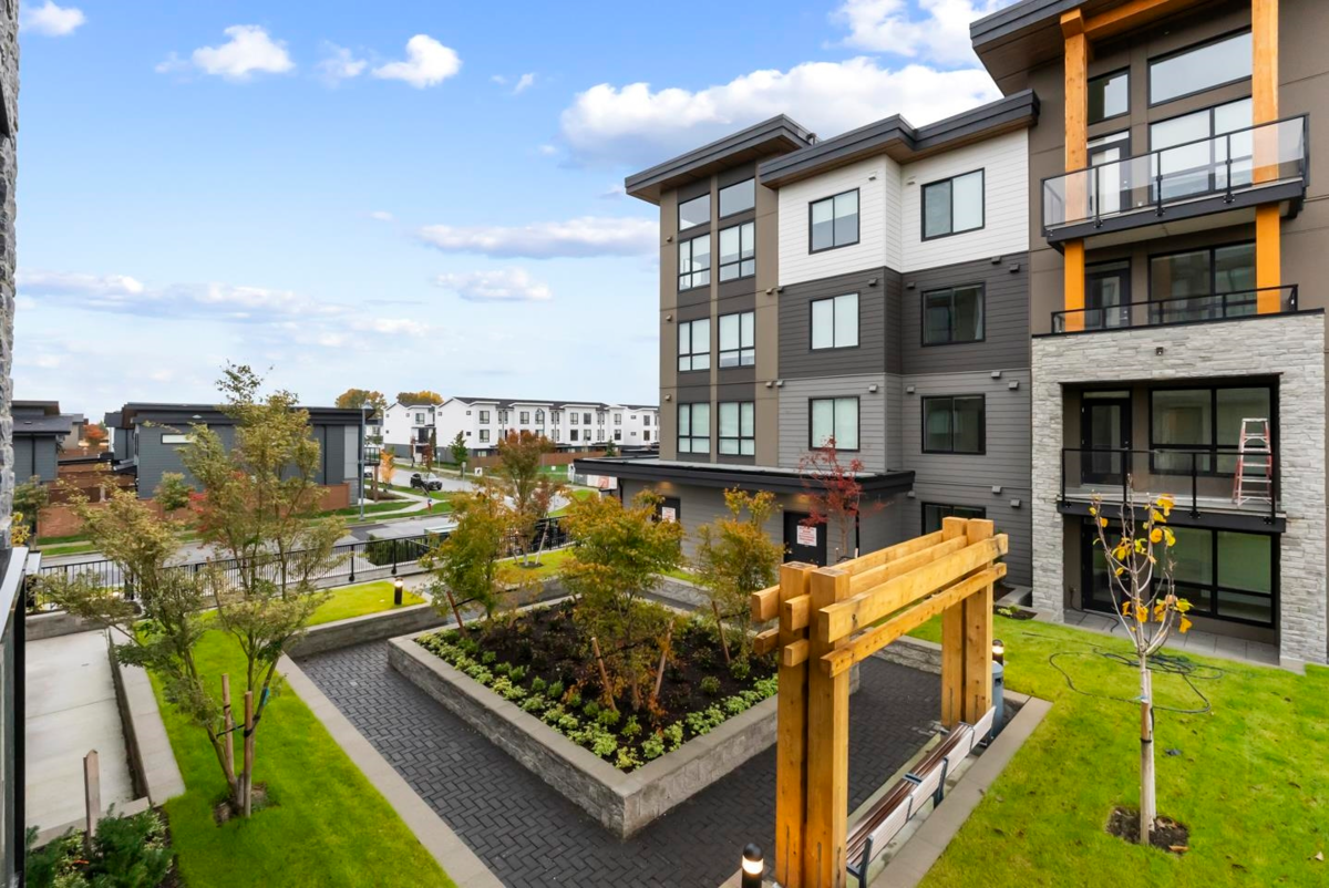 Basement Recreation Room Photo of 202 1930 Starling Drive, Tsawwassen, BC