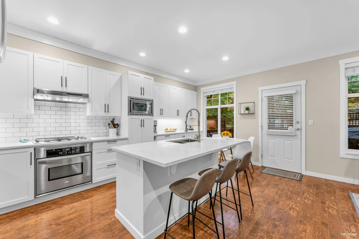 Kitchen Island Photo of 50 3009 156 Street, Surrey, BC