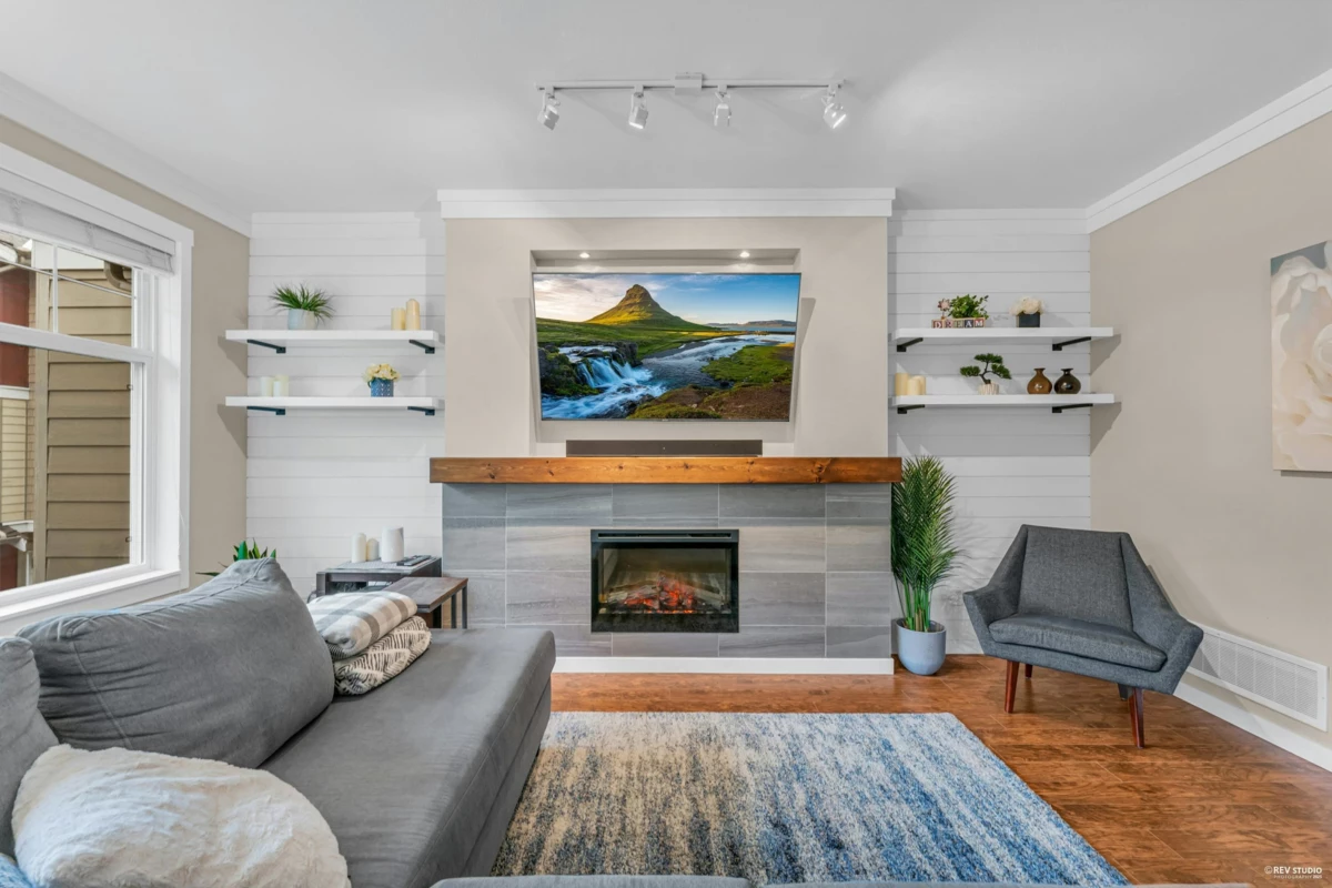 Living Room Photo of 50 3009 156 Street, Surrey, BC