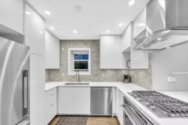 2433 W 6th Avenue, Vancouver, BC