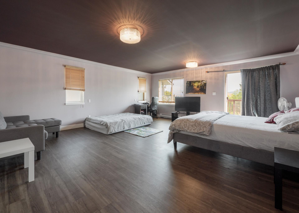 Breakfast Nook Photo of 430 Aldersprings Road, Gibsons, BC