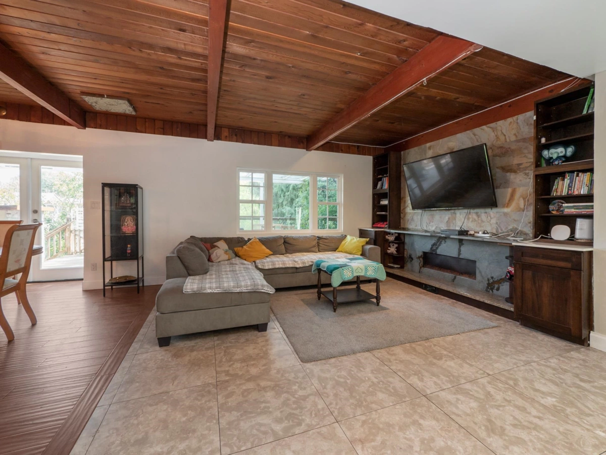 Dining Area Photo of 430 Aldersprings Road, Gibsons, BC