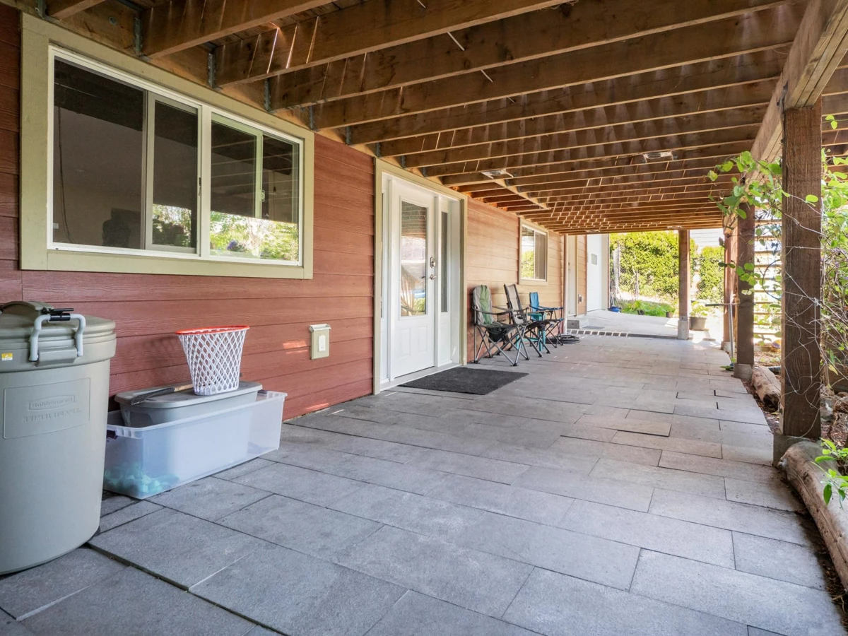 Garage Interior Photo of 430 Aldersprings Road, Gibsons, BC