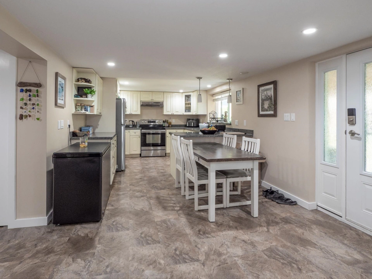 Guest Bathroom Photo of 430 Aldersprings Road, Gibsons, BC